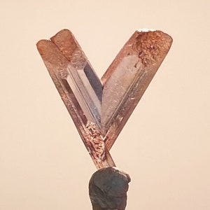 Rarest ! Red Orange, V Shaped, Color Change Csarite Diaspore Specimen