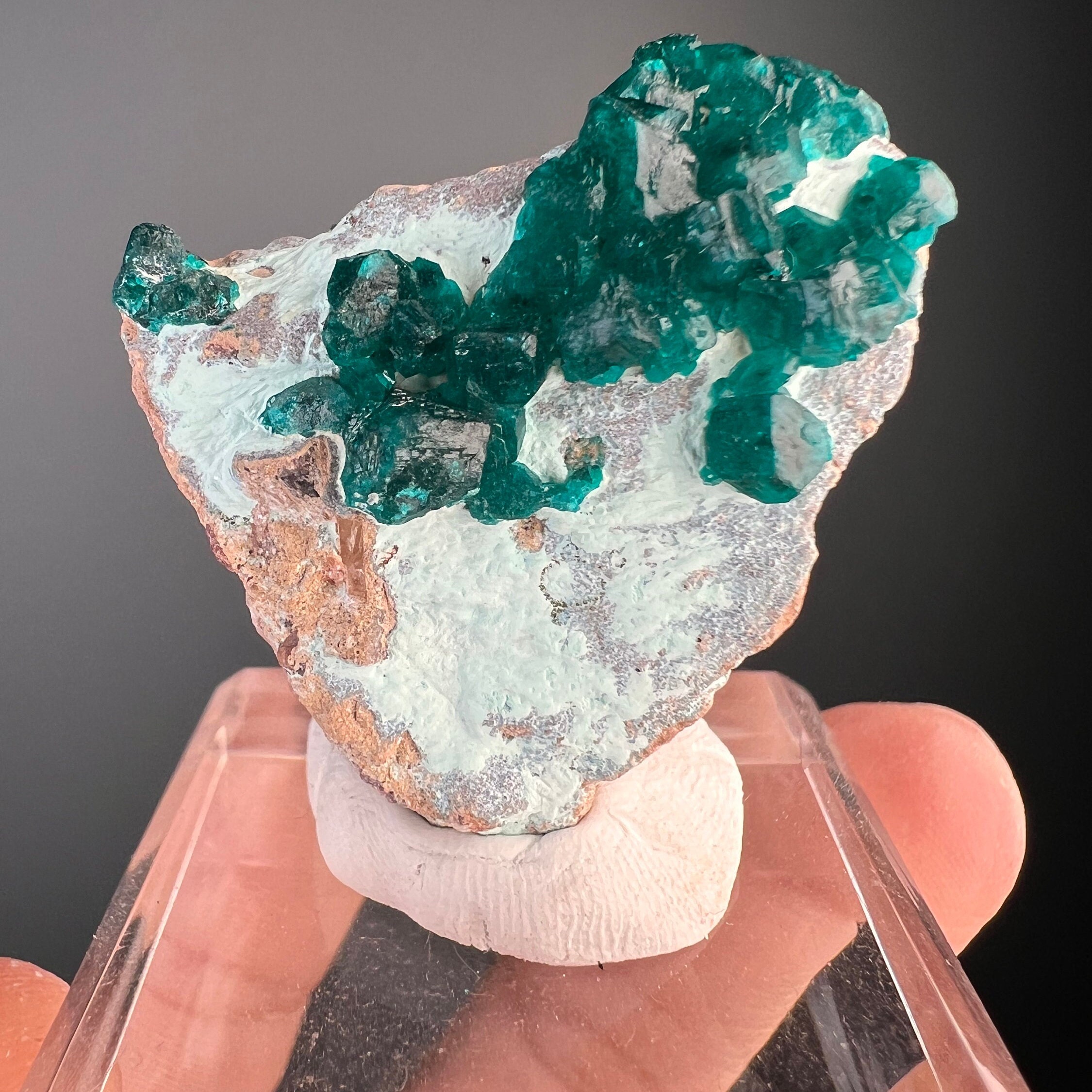 シャッタカイト標本上のダイオプテーズ結晶 - Etsy 日本