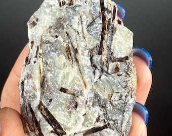 Spécimen de cristal d'astrophyllite brune