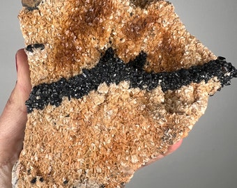 Sphalerite with Dolomite Crystal