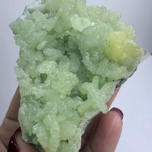 Kristallisierte grüne Prehnit Blüten aus Marokko