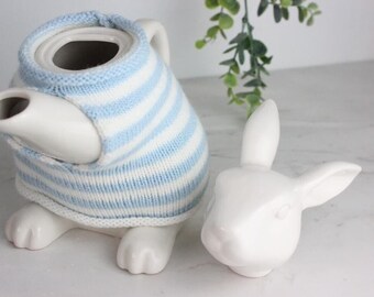 Novedad Tetera de conejo blanco con jersey de rayas azules (acogedor de té)