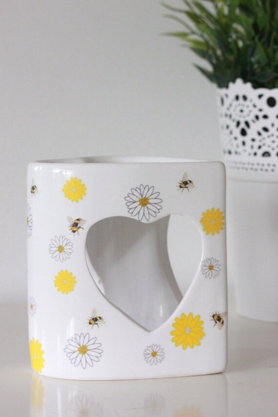 Glossy Cat Wax Melter/Oil Burner Cat Tea Light Holder & Room Fragrancer Glossy Cat Wax Melter/Oil Burner Cat Tea Light Holder & Room Fragrancer