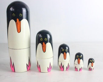 Pingüino - Muñecas rusas pintadas a mano - Conjunto de anidación de cinco muñecas