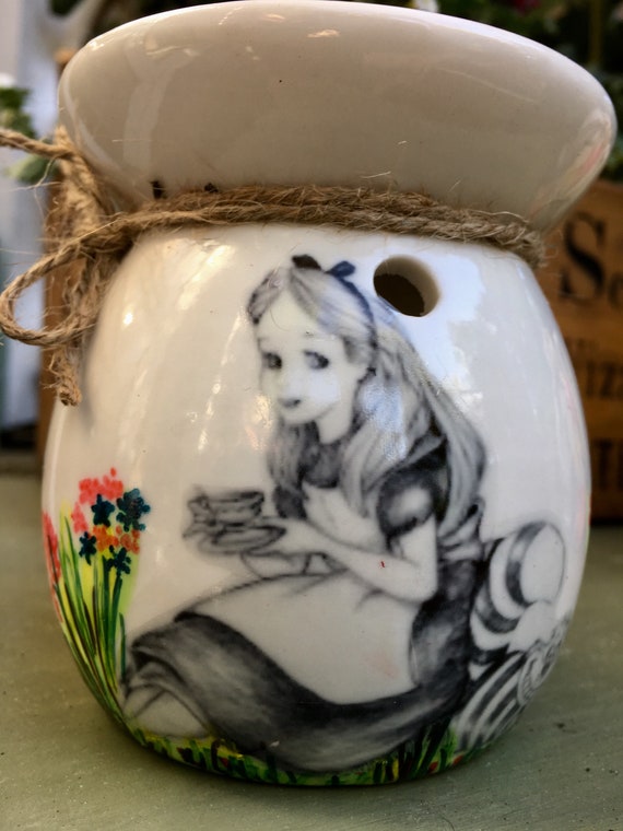 Alice in Wonderland wax burner wax warmer black and white 