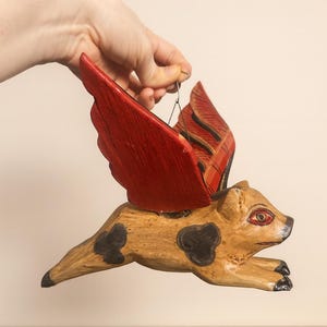 Mobile Verzierung des hölzernen fliegenden Schweins