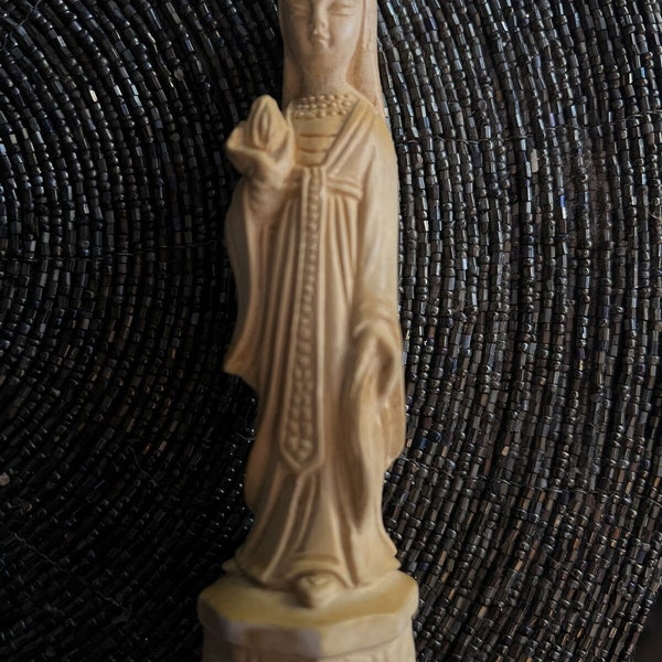 Small Chinese resin Gyanyin Figurine