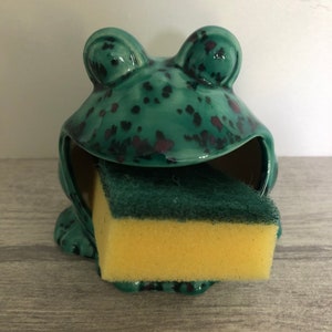 Frog scrubby holder, kitchen decor, scrubby holder, soap holder,housewarming gift,ceramic,frog dish, scrubbie,sponge caddy,green, frog gifts