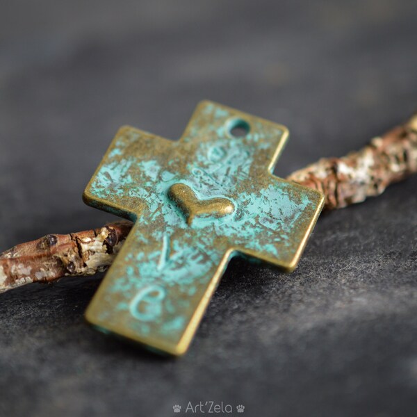 CROIX BOHÈME MÉTAL X1 Pendentif Croix Gravé Love Métal Oxydé Vert de Gris 24x31mm [B_24]