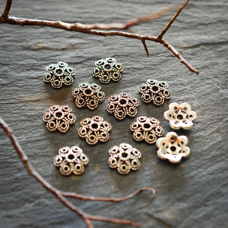 50 coupelles calottes argentées fleur filigrane 10 mm