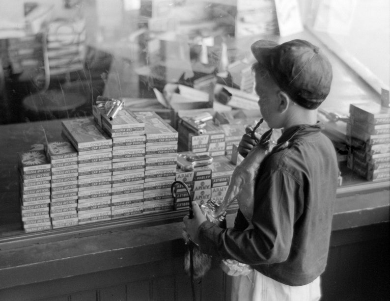 1941 Window Display of Toy Cap Guns Vale Oregon Vintage Old Etsy