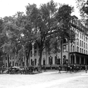 1900-1910 U.S. Hotel, Saratoga Springs, New York Vintage  Old Photo 8.5" x 11" Art Print