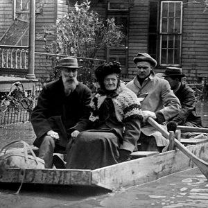 Dayton Flood Photo: 1913 Rescuing Flood Victims Art Print (8.5&quot; x 11&quot;)