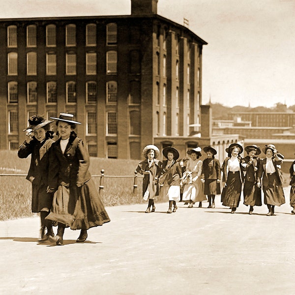 1909 Amoskeag Mills Girls, Manchester, NH Vintage Photograph 8.5" x 11" Art Print