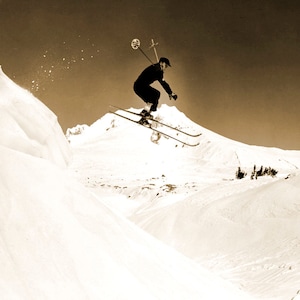 Mount Hood Skier Art Print: 1940s Vintage Photograph (8.5&quot; x 11&quot;)