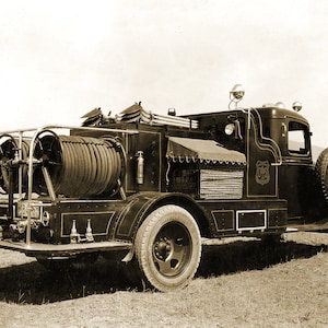 Camión de bomberos del Servicio Forestal de EE. UU. de 1936, Montana, fotografía antigua, impresión artística de 8,5" x 11", escena histórica