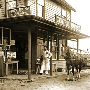 1907 Central Market, Siasconset, Massachusetts  Old Photo 8.5&quot; x 11&quot; Art Print - - Historic Scene --