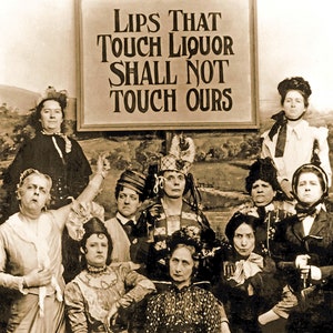 1901 Lábios que tocam em bebidas alcoólicas não tocarão nos nossos Engraçado Proibição Vintage Velha Fotografia retrô Download INSTANTÂNEO - - Cena histórica --