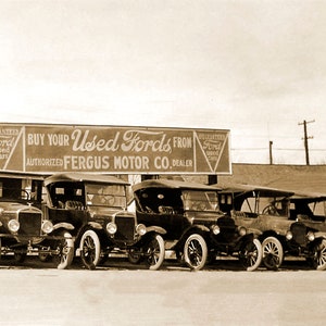 1927 Fergus Motors Used Car Lot Lewistown, MT Vintage Photo 8.5&quot; x 11&quot;  Art Print - - Historic Scene --