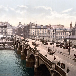 1890-1900 Glasgow Bridge, Glasgow, Scotland Old Photo 8.5&quot; x 11&quot; Art Print - - Historic Scene --