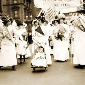 1912 Suffragist Parade Art Print: New York City Historic Scene (8.5&quot; x 11&quot;)