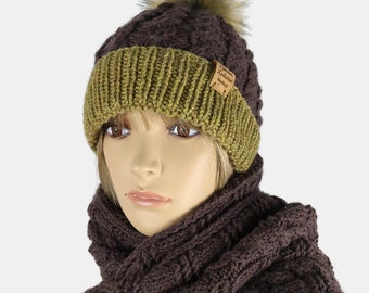 Long scarf and pompom hat for women in recycled yarn - hand knitted