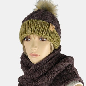 Long scarf and pompom hat for women in recycled yarn hand knitted image 1