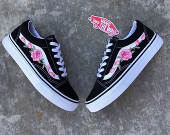 vans avec roses brodées