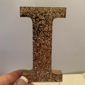 Letras con purpurina, letras de madera CHAMPAGNE de 4 pulgadas, letras independientes con brillo, letras decorativas para carteles, días festivos, ocasiones especiales