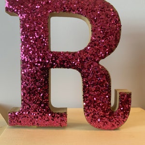 Letras brilhantes, letras de madeira ROSA de 4 polegadas, letras independentes com brilho, letras decorativas para placas, feriados, ocasiões especiais