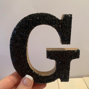 Letras con purpurina, letras de madera negras de 4 pulgadas, letras independientes con brillo, letras decorativas para carteles, días festivos, ocasiones especiales