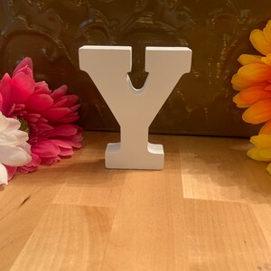 Letras de madera de pie, estilo 2 de 3 pulgadas en color blanco, letra Y