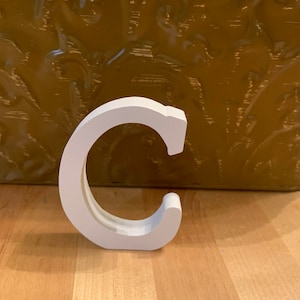 Letras de madera de pie, 3 pulgadas, color blanco LETRA C