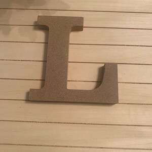 Letras de madeira de 4,25 polegadas, letras tridimensionais inacabadas. Letra L