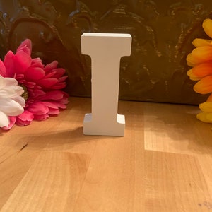 Letras de madera de pie, estilo 2, 3 pulgadas, color blanco, letra I