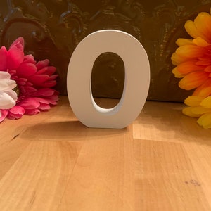 Letras de madera de pie, estilo 2, 3 pulgadas, color blanco, letra O