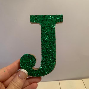 Letras con purpurina, letras de madera VERDES de 4 pulgadas, letras independientes con brillo, letras decorativas para carteles, días festivos, ocasiones especiales
