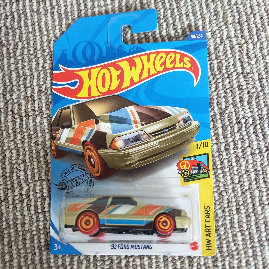 HOTWHEELS BÁSICO 92 FORD MUSTANG | La Caja de Juegos