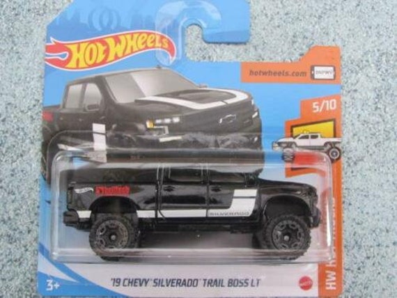 Hot Wheels 19 Chevy Silverado Trail Boss Lt Short Card 