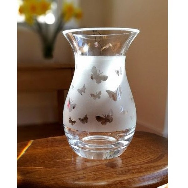 Hand Etched Posy Vase - 18 x 12cm - Butterfly