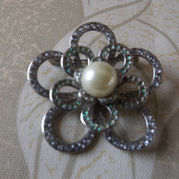 White Gold Floral Pin Brooch with Diamond Like Stones, Fashion Jewelry