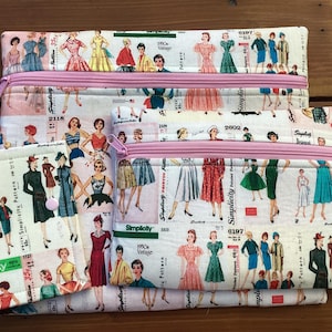 Förvaringsväska för korsstygnsbroderi med nålspetsmotiv "Vintage Simplicity Patterns" med trådbädd, ett set