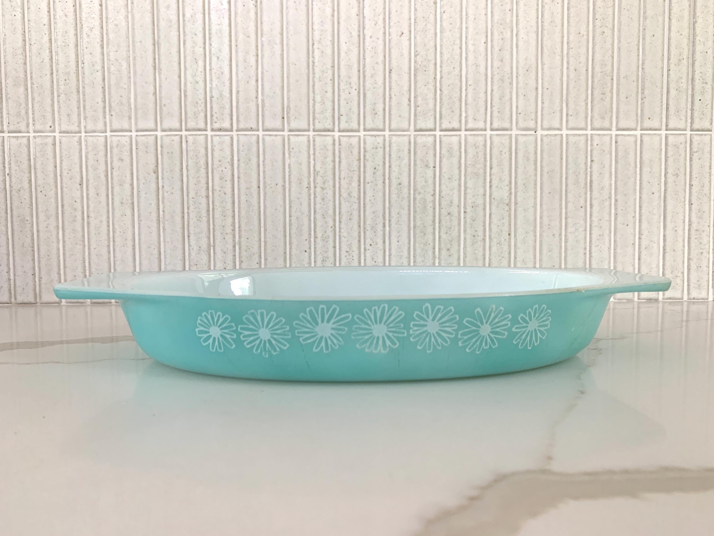 Old Pyrex ターコイズ　ミルクグラス　冷蔵庫ディッシュ Agee Pyrex Nestle Turquoise Daisy Promotional Dish - Etsy