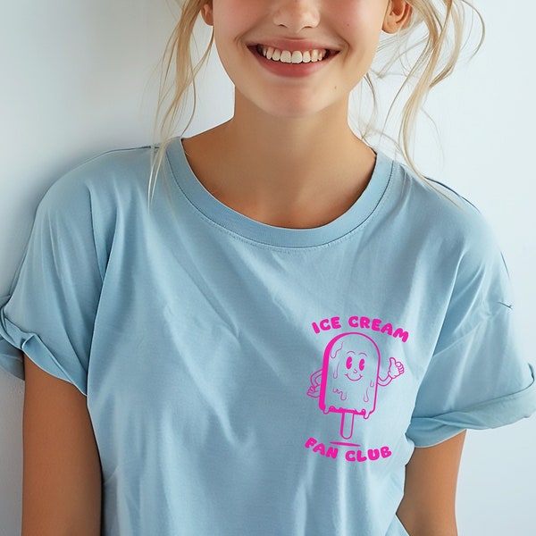 Retro Ice Cream Fan Club T-Shirt, Unisex T-Shirt, Neon Pink Print auf hellblauem T, Sommergeschenk für Erwachsene & Kinder, Eisliebhaber, Urlaubs-T-Shirt