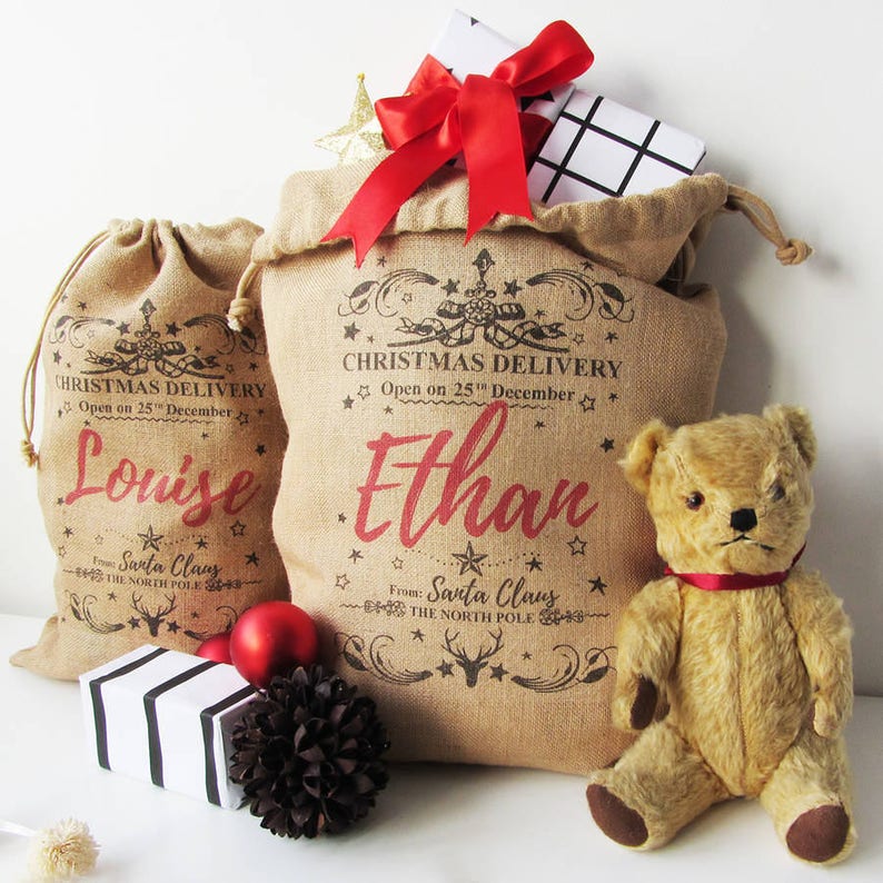 Saco de Navidad Burlap personalizado, Saco de tela Hessian, Saco de Santa, Medias de Navidad, Personalización roja, Navidad infantil, Personalizar regalo de yute imagen 1