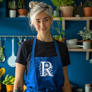 Delantal con inicial adornada - delantal para hornear - regalo para hornear - regalo para cocinar - regalo para ella - regalo para él - Regalo para nuevo hogar - regalo personalizado