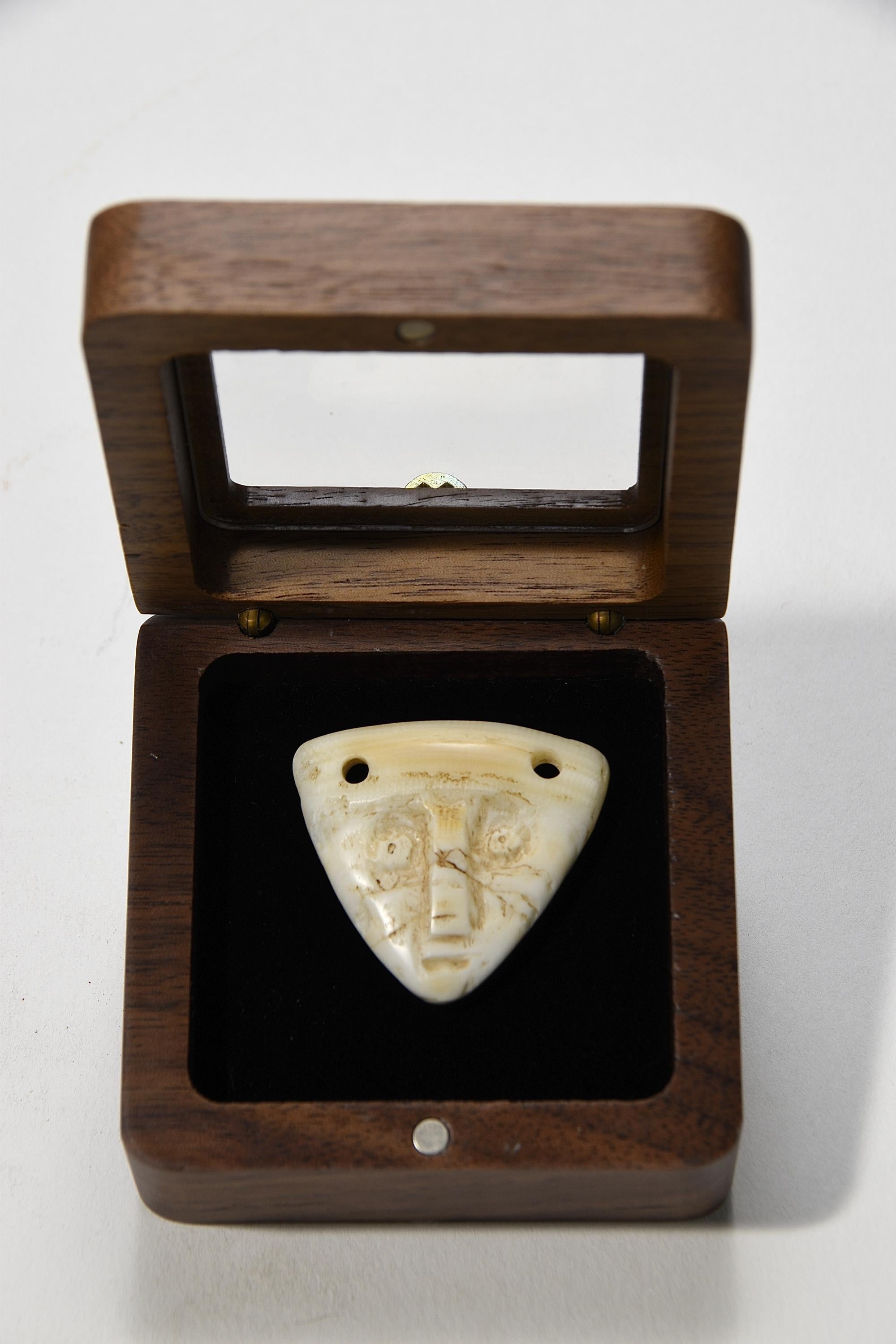 Authentic Cahokia Shell Face Gorget – Mississippian Long-Nose Motif Pendant, 1.25”