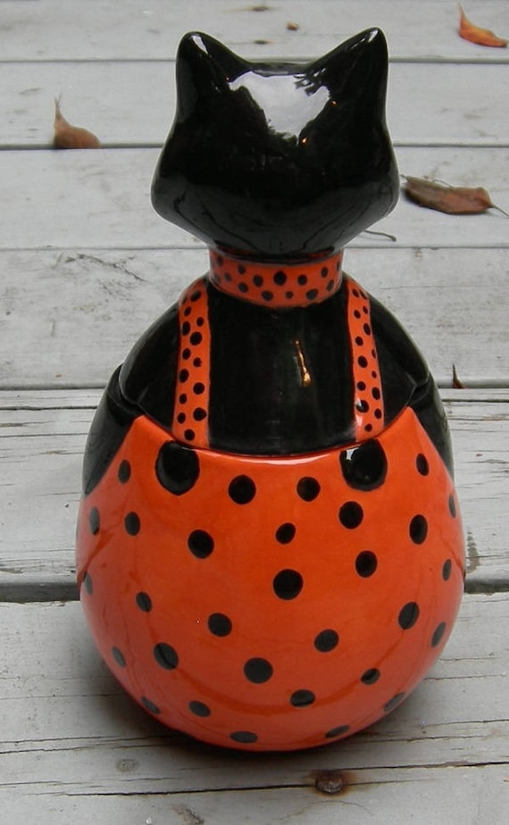 Black cat biscuit hotsell