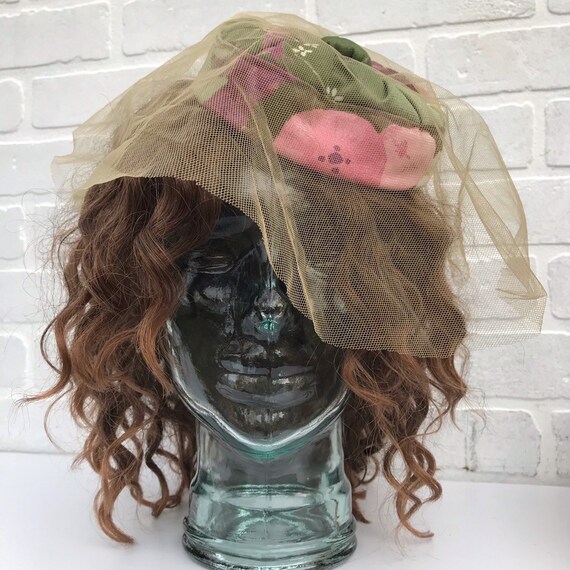 Vintage Floral Pillbox Hat with Veil. Floral Cockt