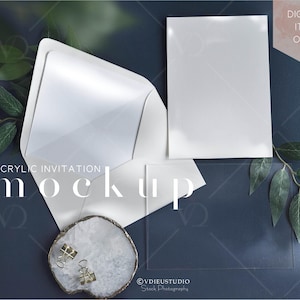 Mockup di invito orizzontale in acrilico 5x7, mockup di biglietto d'invito 5x7, mockup di cartello in acrilico, VDCARD-30